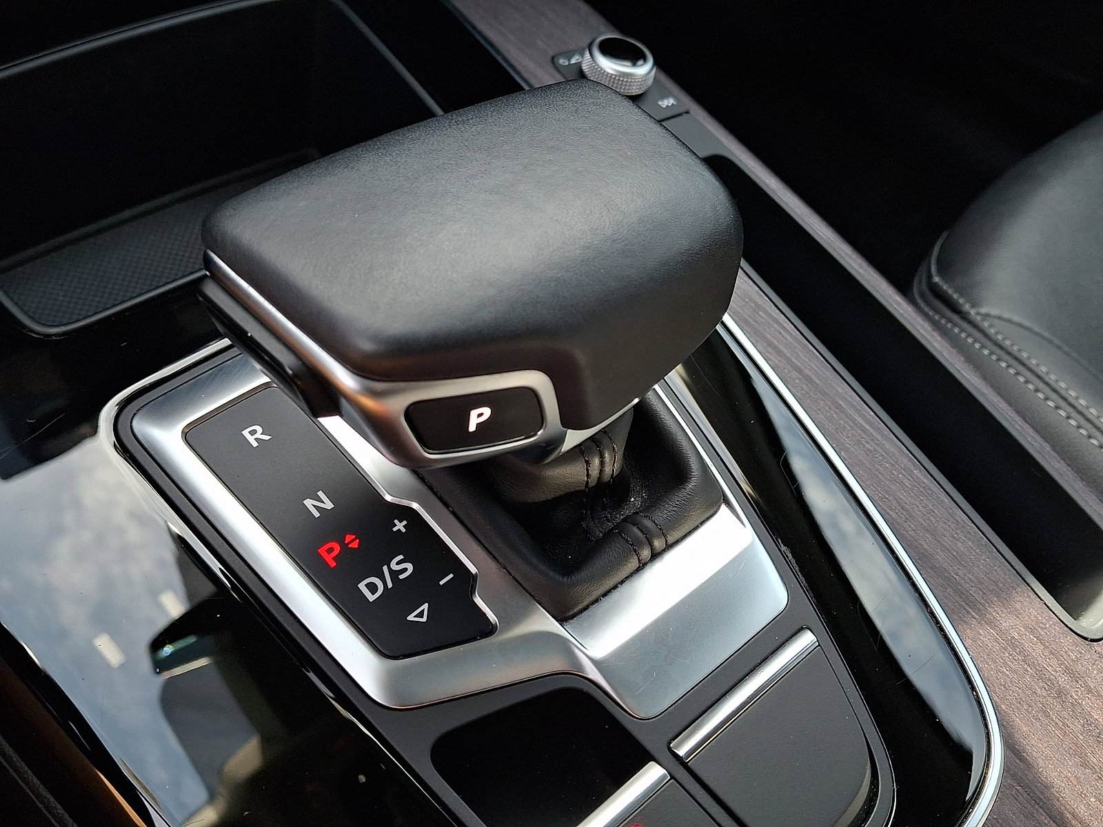 Used 2021 Audi Q5 Premium image 16