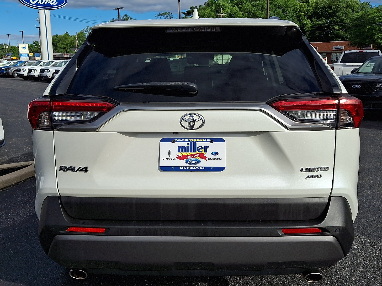 Used 2020 Toyota RAV4 Limited AWD/4WD image 5