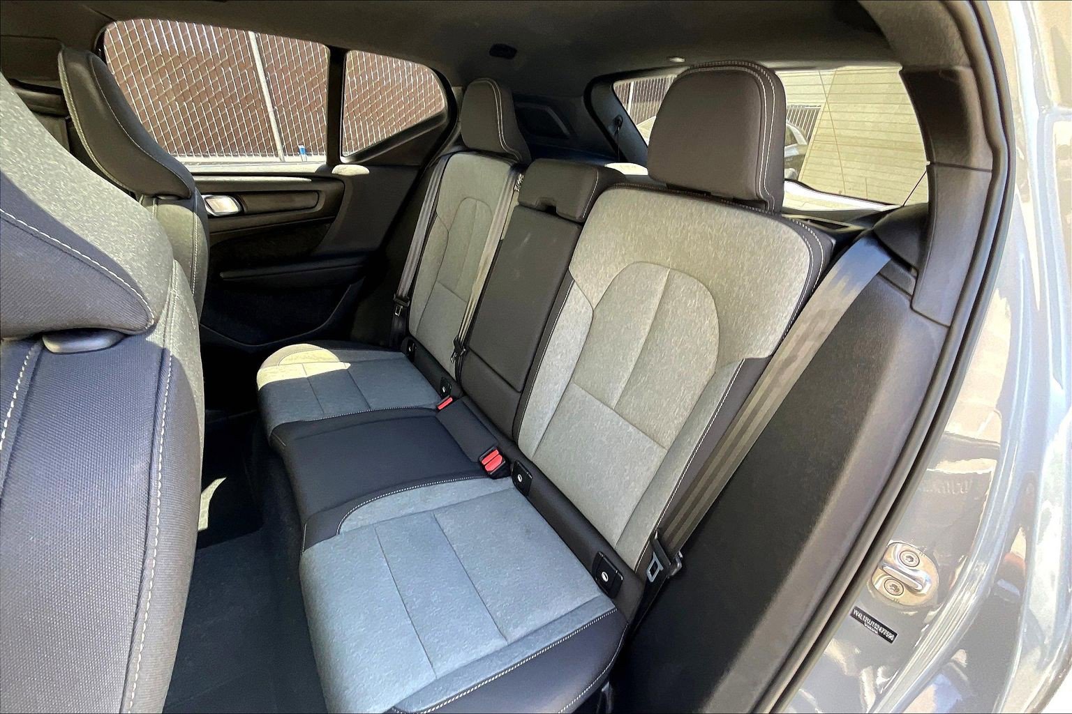 Used 2025 Volvo XC40 B5 Core AWD/4WD image 25