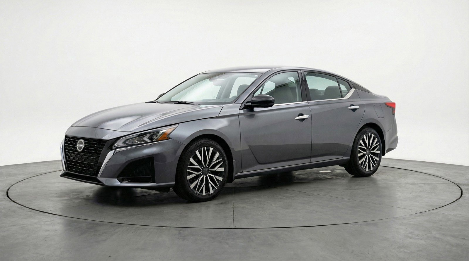 Used 2025 Nissan Altima 2.5 SV image 3