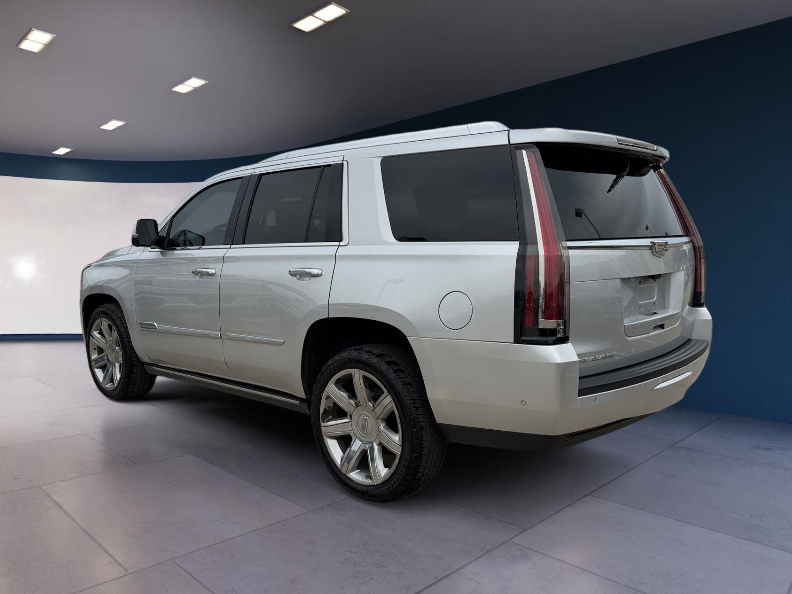 Used 2020 Cadillac Escalade Premium Luxury image 3