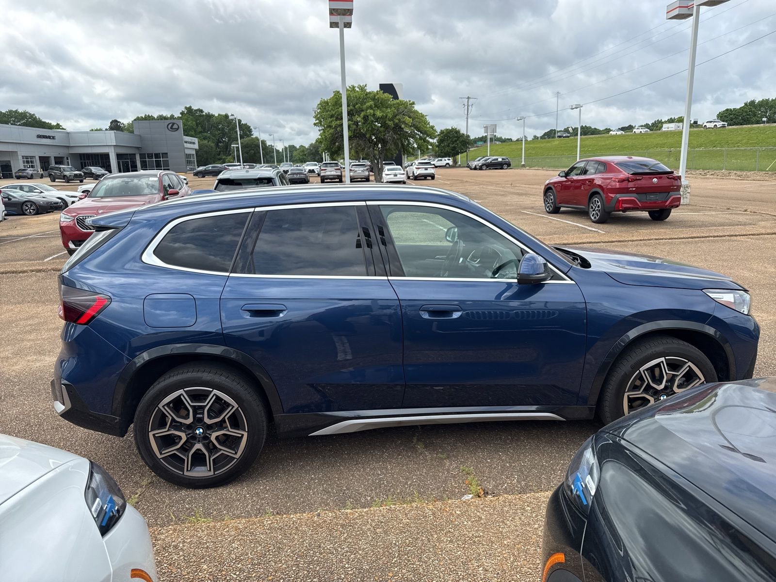 Certified 2025 BMW X1 xDrive28i AWD/4WD image 4