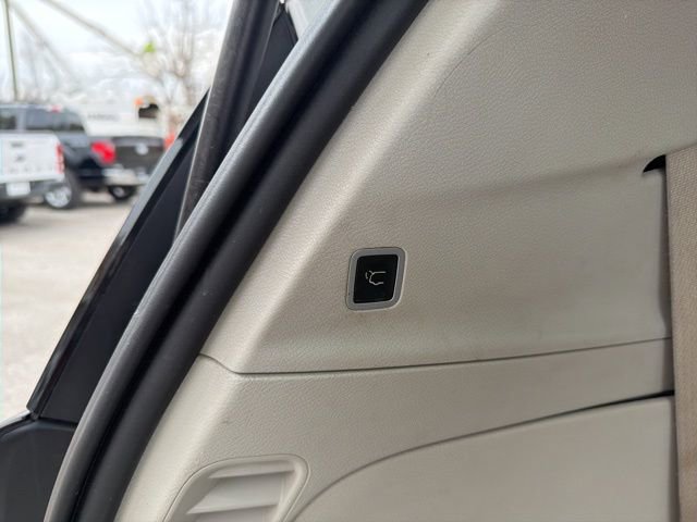 Used 2018 Chrysler Pacifica Touring-L image 8