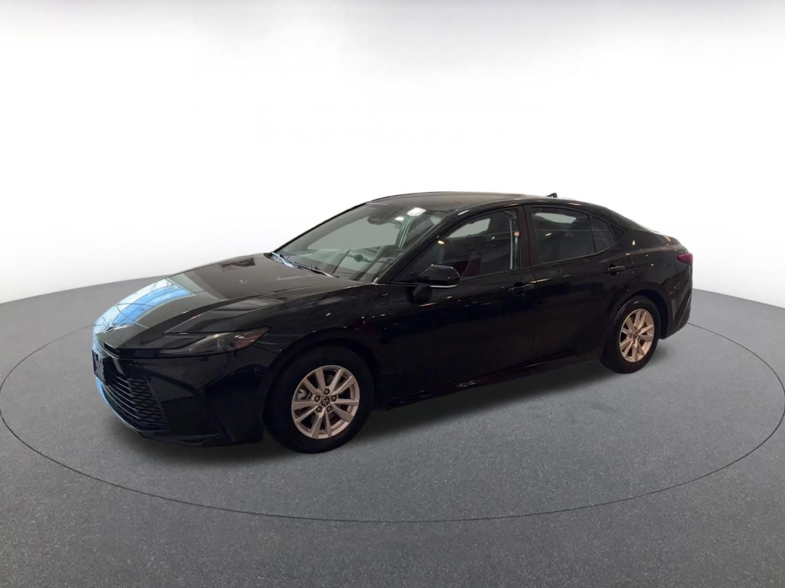 Used 2025 Toyota Camry LE image 8