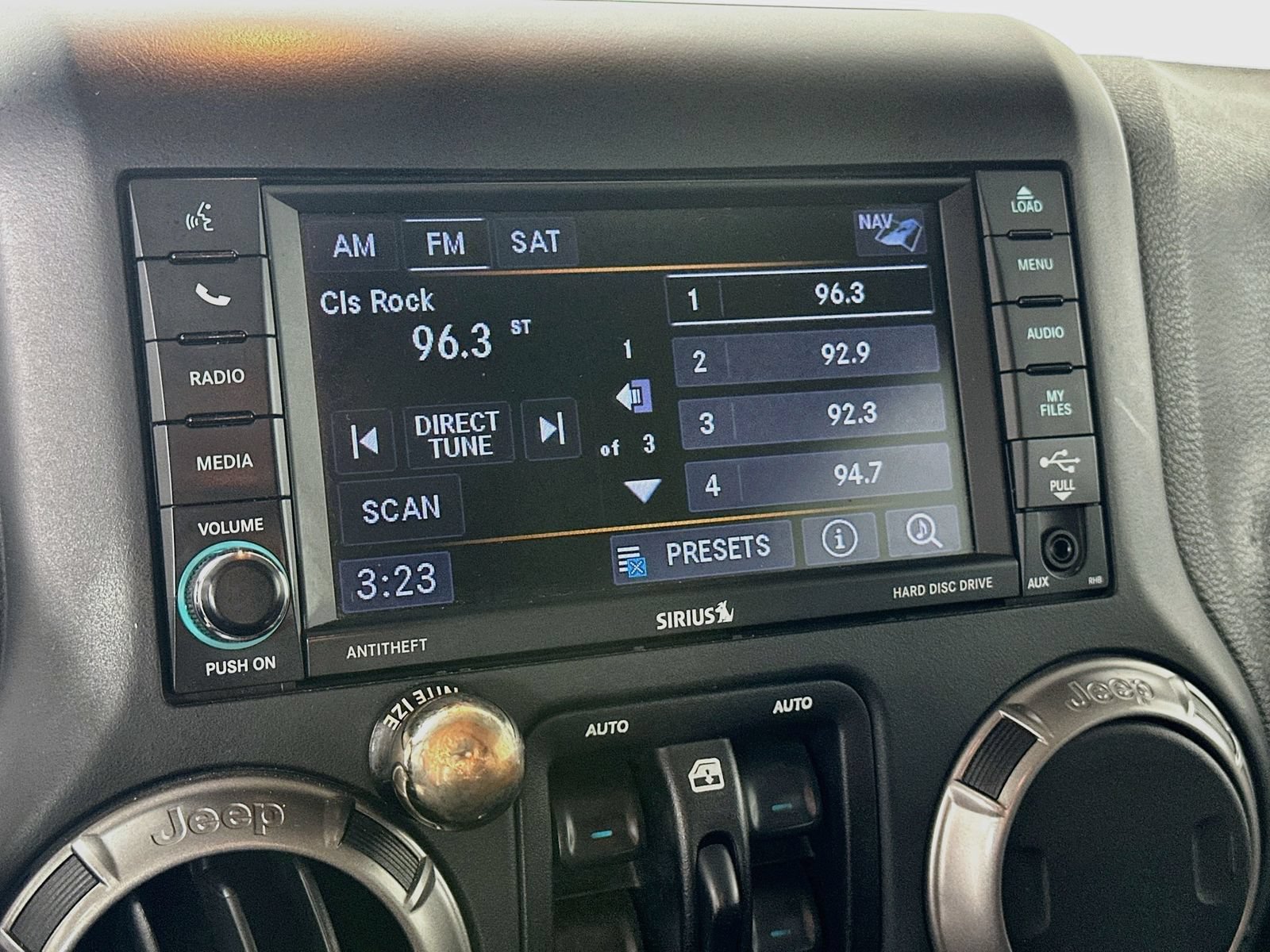 Used 2018 Jeep Wrangler Unlimited Sahara AWD/4WD image 23