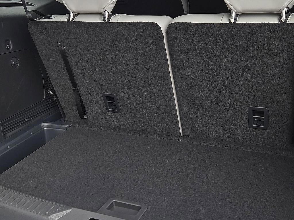 New 2025 Ford Explorer Active w/ Active Comfort Package image 8