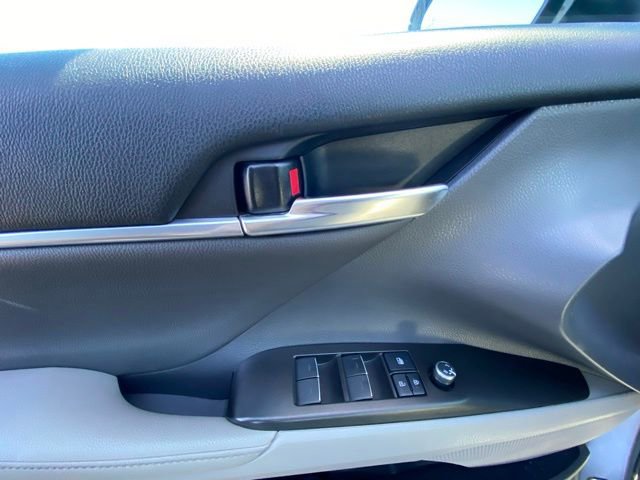 Used 2021 Toyota Camry XLE image 16