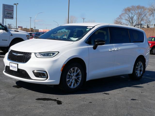 New 2026 Chrysler Pacifica Select image 3