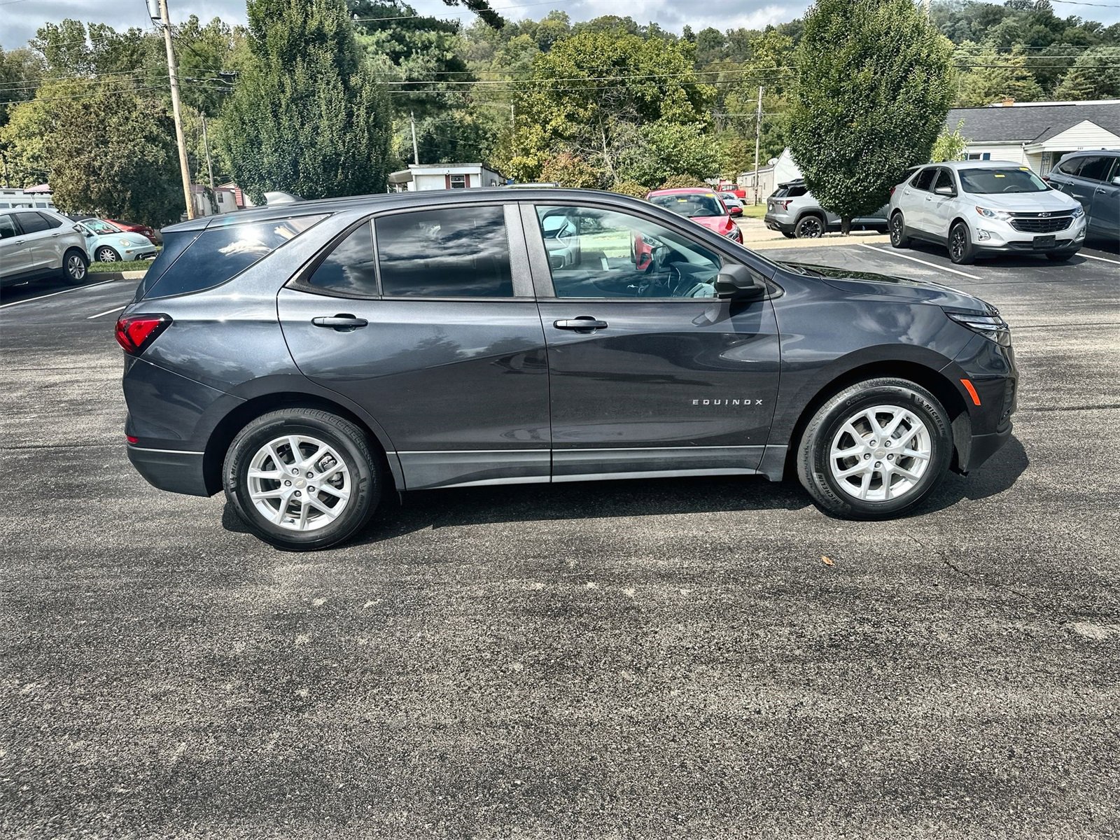 Used 2022 Chevrolet Equinox LS w/ LS Convenience Package image 9