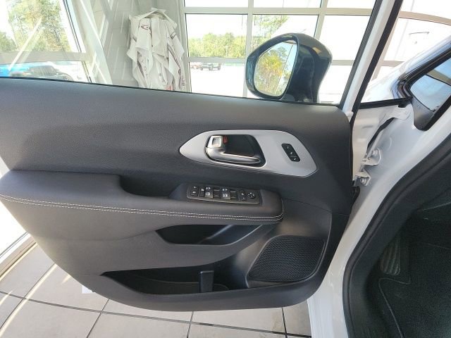 New 2025 Chrysler Pacifica Limited image 28