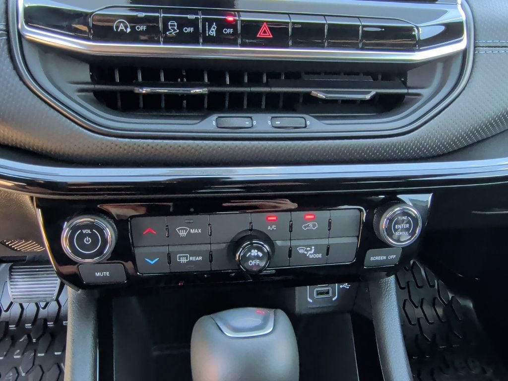 New 2026 Jeep Compass Latitude image 27