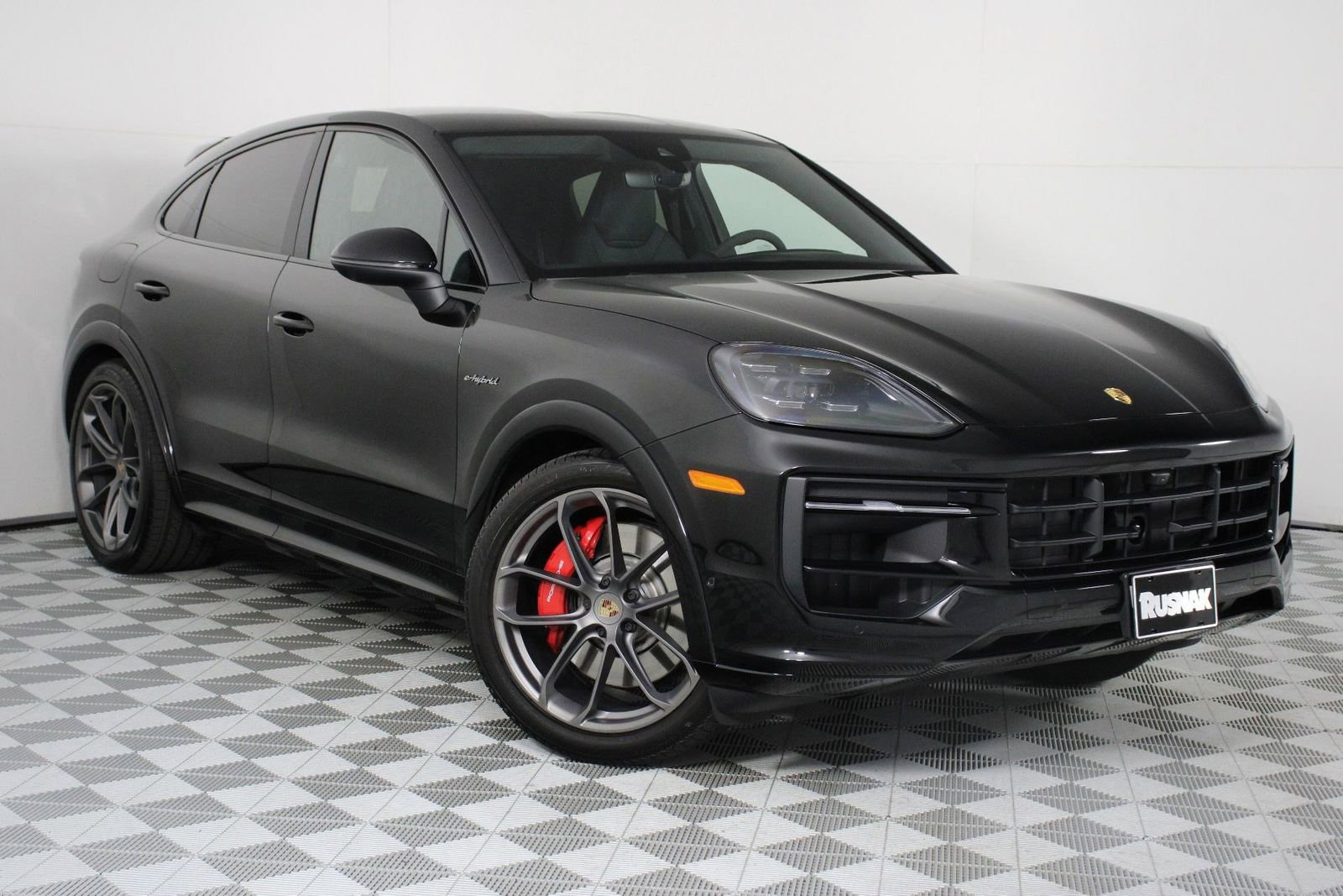 Certified 2025 Porsche Cayenne S image 9