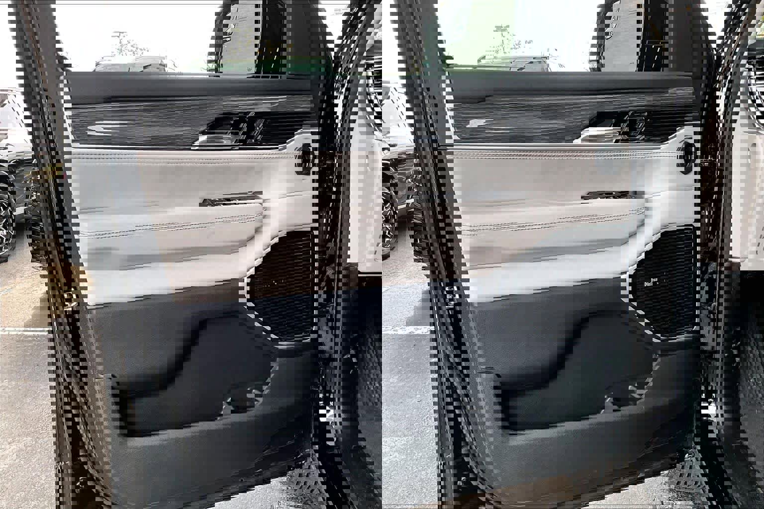 Used 2022 Jeep Wagoneer Series III w/ Premium Group I image 21