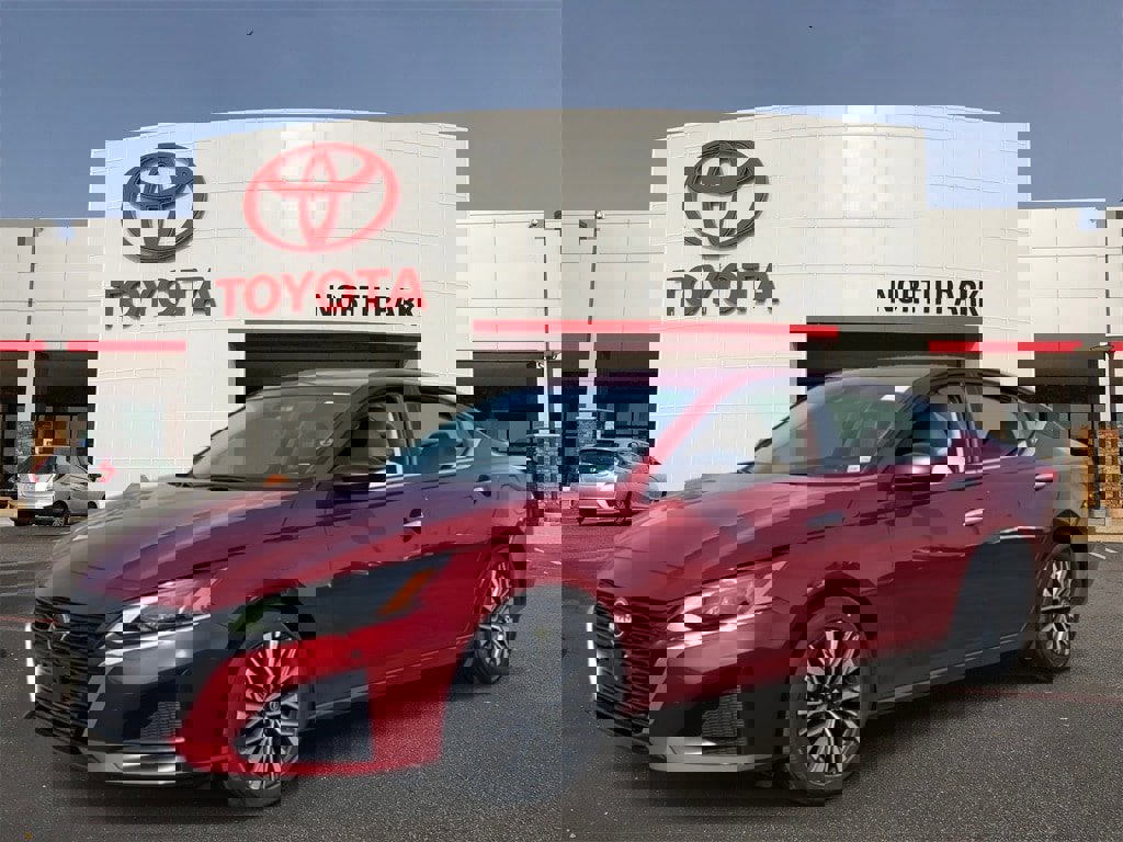 Used 2025 Nissan Altima 2.5 SV image 1