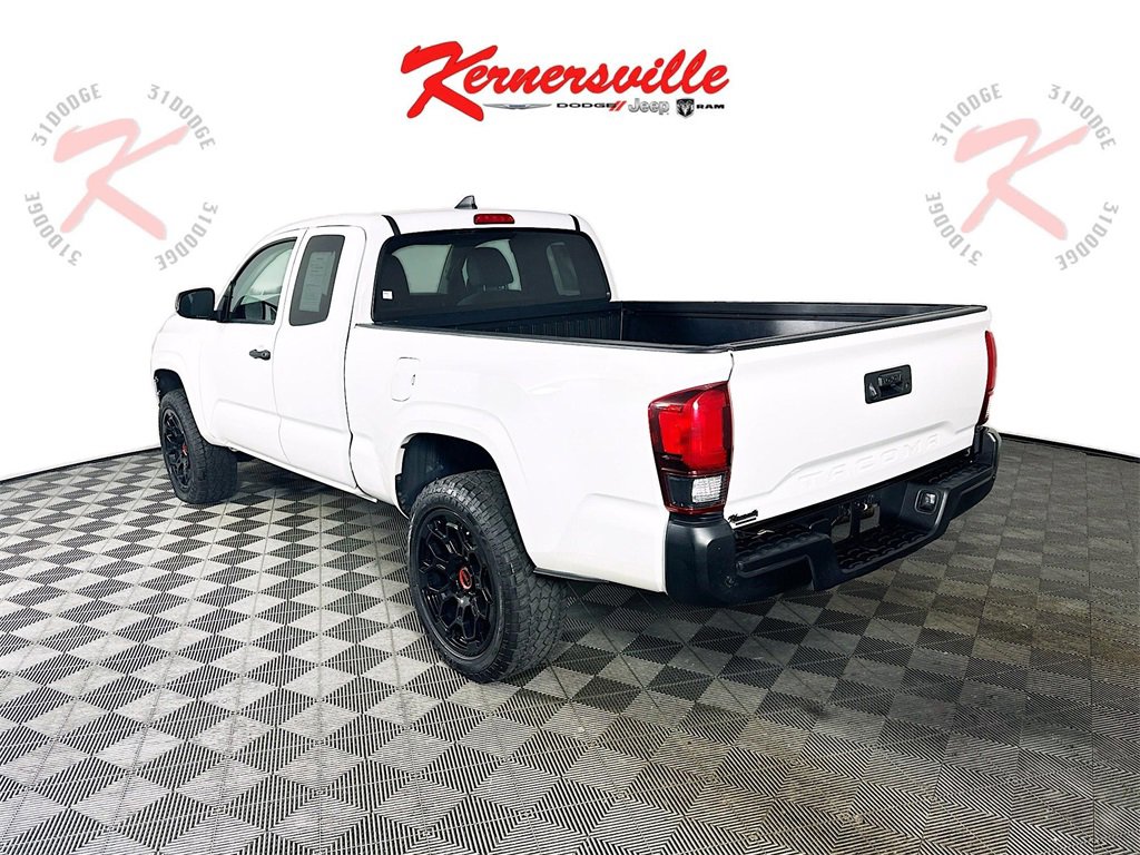 Used 2019 Toyota Tacoma SR image 5