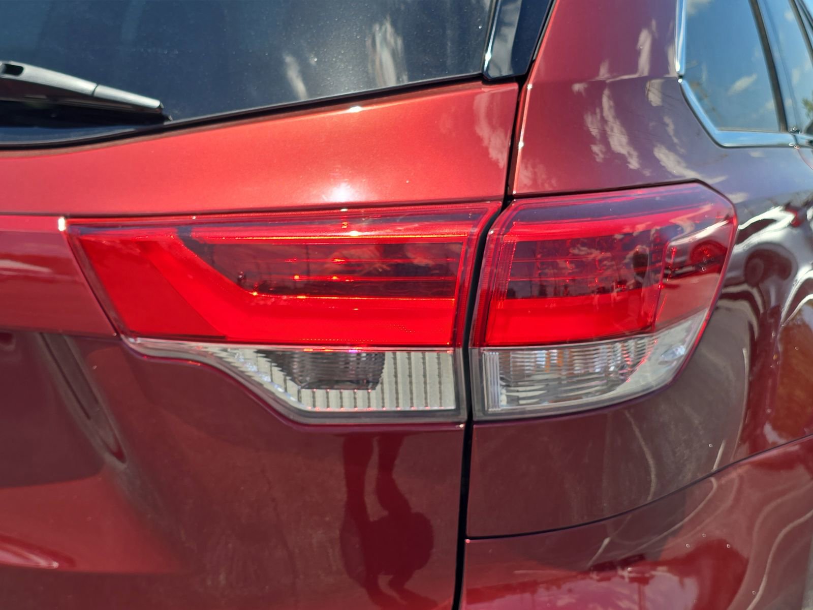 Used 2018 Toyota Highlander SE FWD image 8