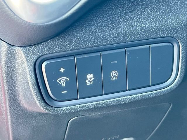 Certified 2025 Kia Soul LX w/ LX Technology Package FWD image 19