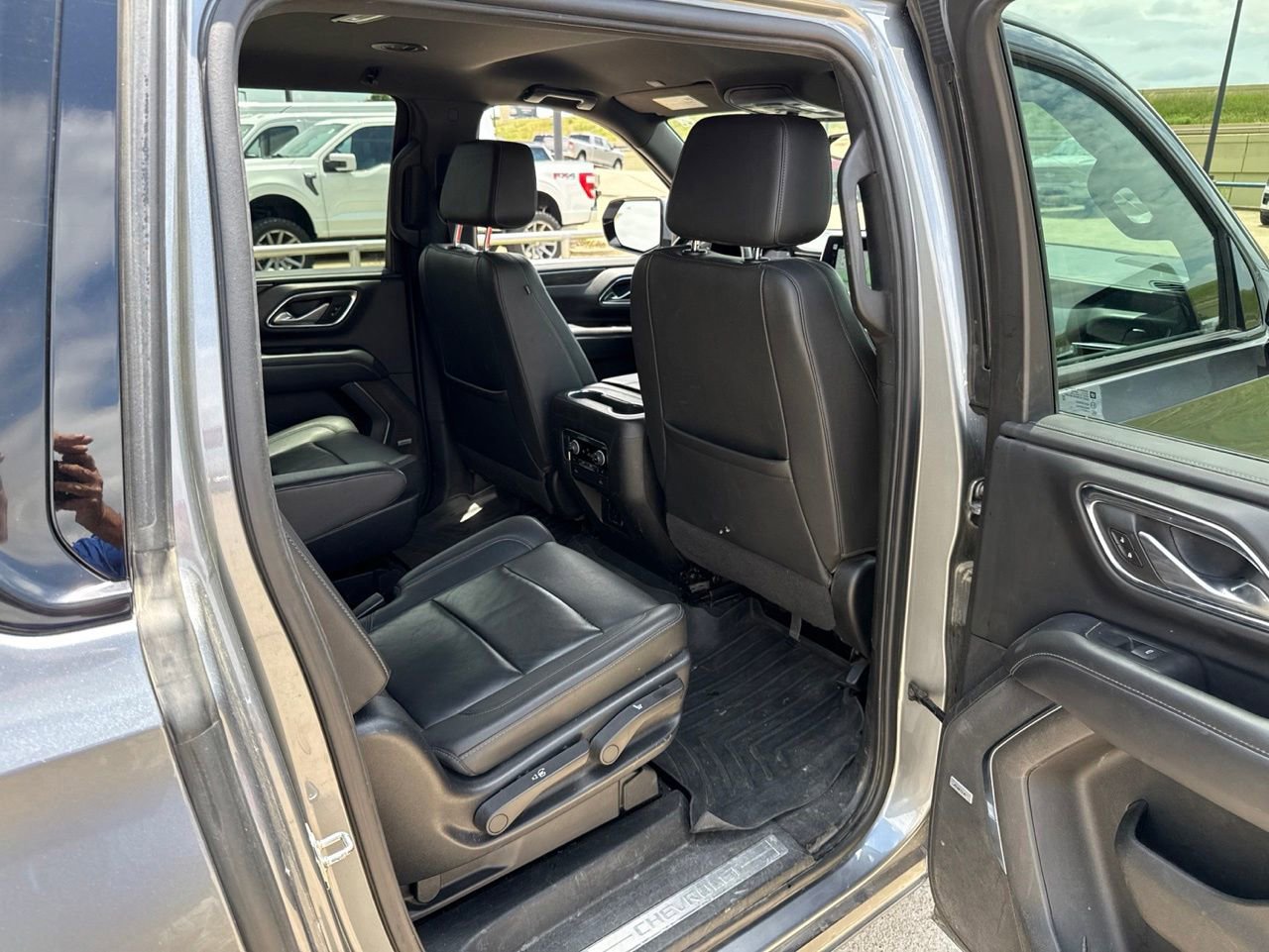 Used 2022 Chevrolet Suburban Z71 w/ Z71 Off-Road Package AWD/4WD image 12