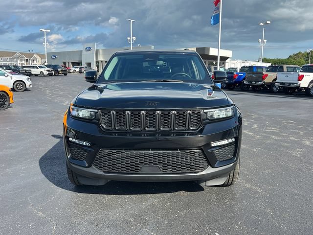 Used 2023 Jeep Grand Cherokee Limited w/ Black Appearance Package AWD/4WD image 2