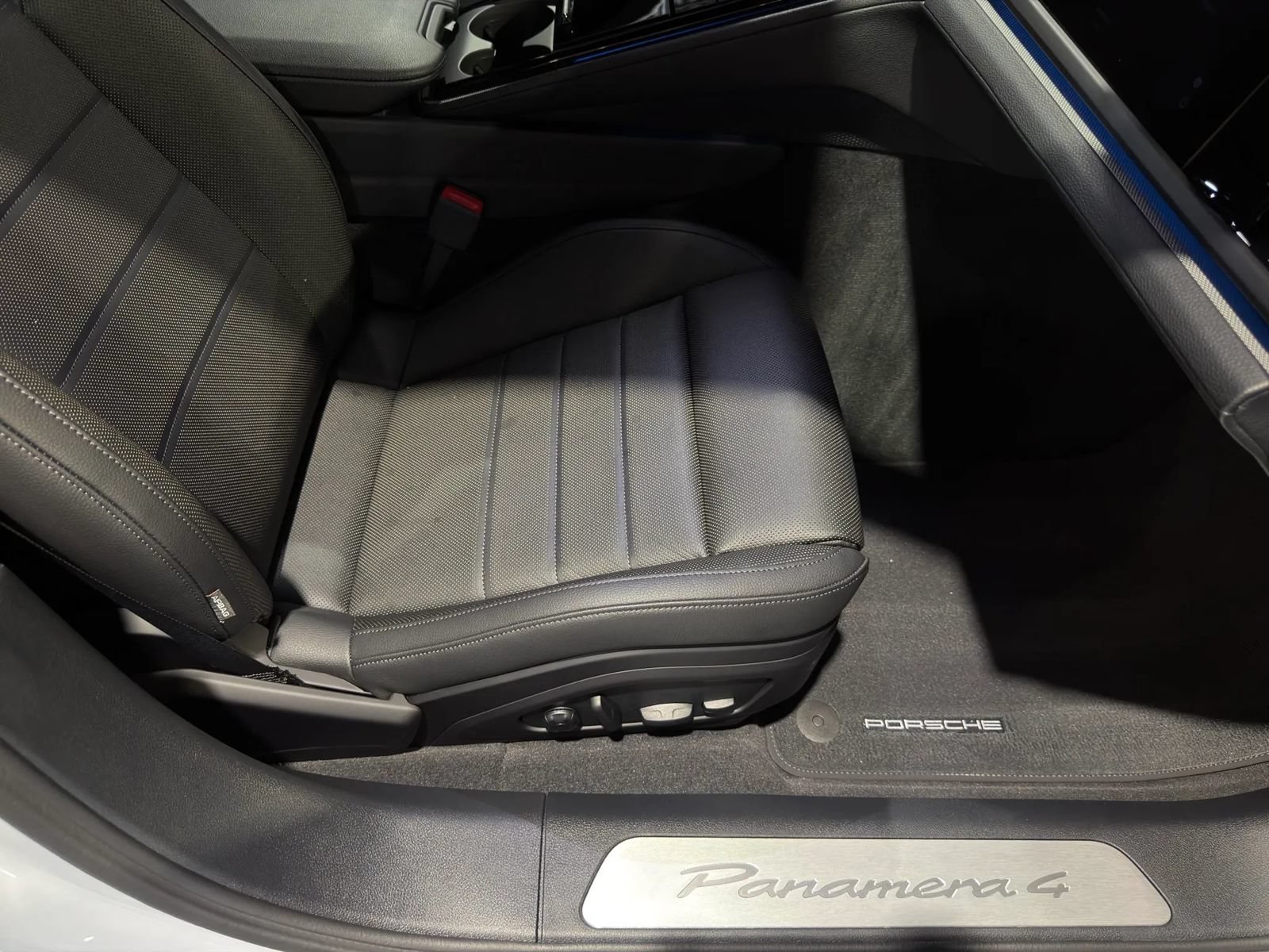 Used 2024 Porsche Panamera image 76