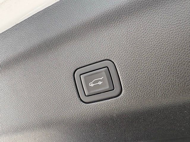 Used 2023 Chevrolet Tahoe Z71 w/ Luxury Package AWD/4WD image 40
