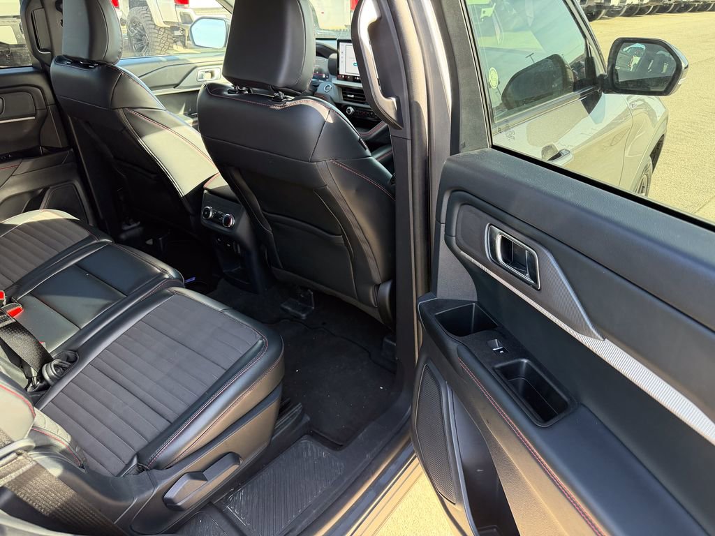 Used 2025 Ford Explorer ST-Line w/ ST-Line Street Pack image 18