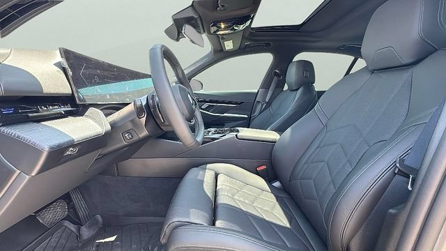 Certified 2025 BMW 530i xDrive w/ Premium Package AWD/4WD image 13