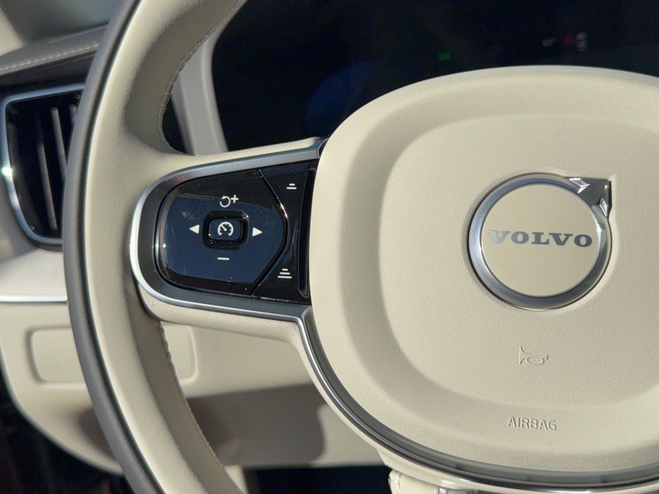 New 2027 Volvo XC60 B5 Ultra AWD/4WD image 18