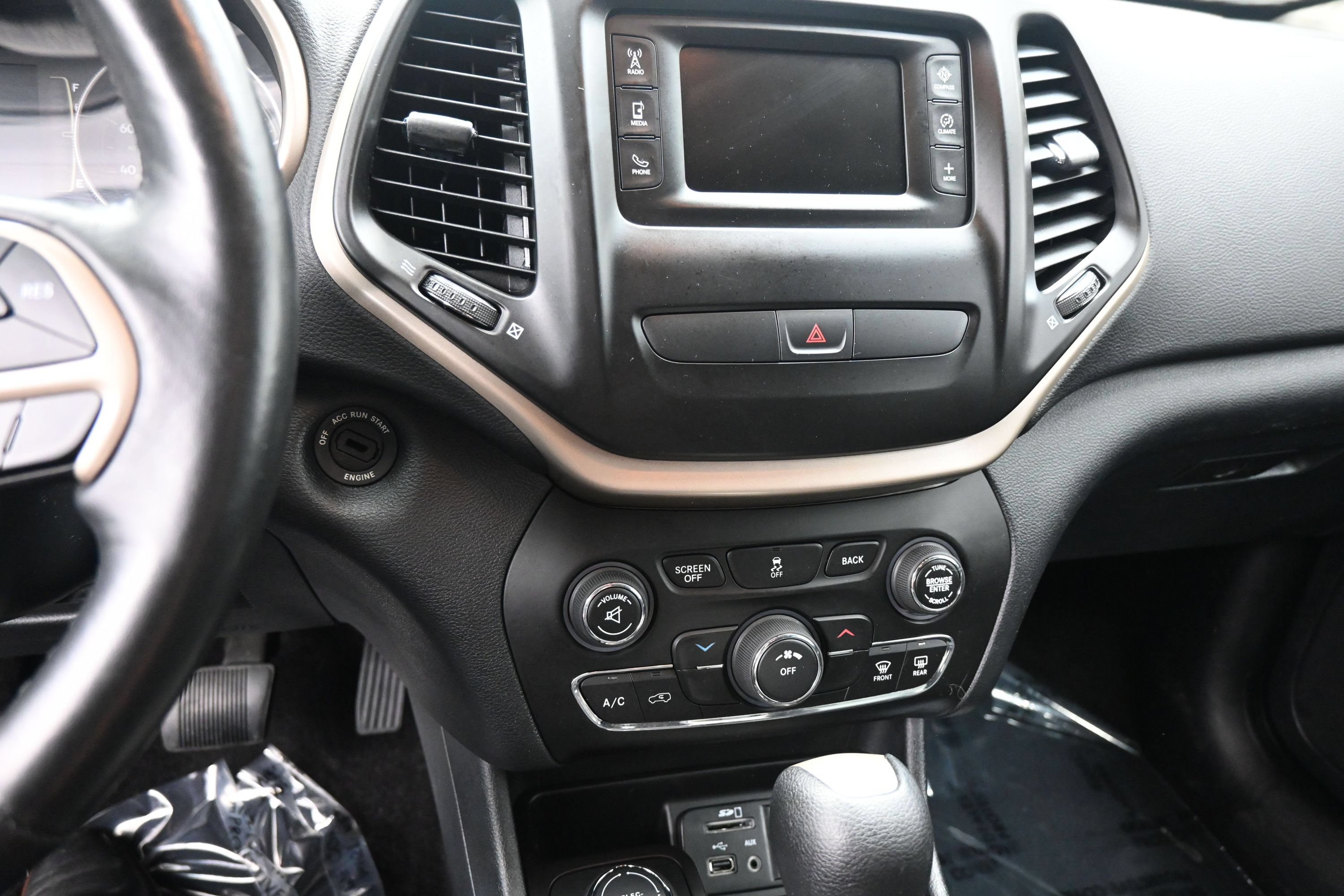 Used 2016 Jeep Cherokee Sport w/ Cold Weather Group AWD/4WD image 15
