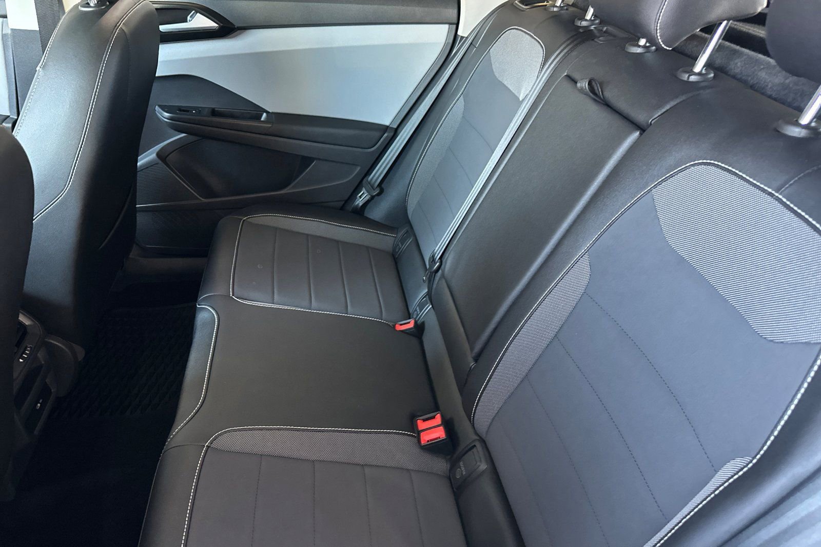 Used 2023 Volkswagen Taos SE w/ Panoramic Sunroof Package FWD image 12
