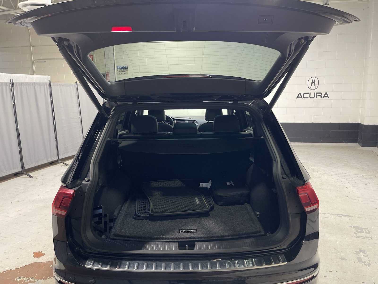 Used 2022 Volkswagen Tiguan SEL R-Line AWD/4WD image 19
