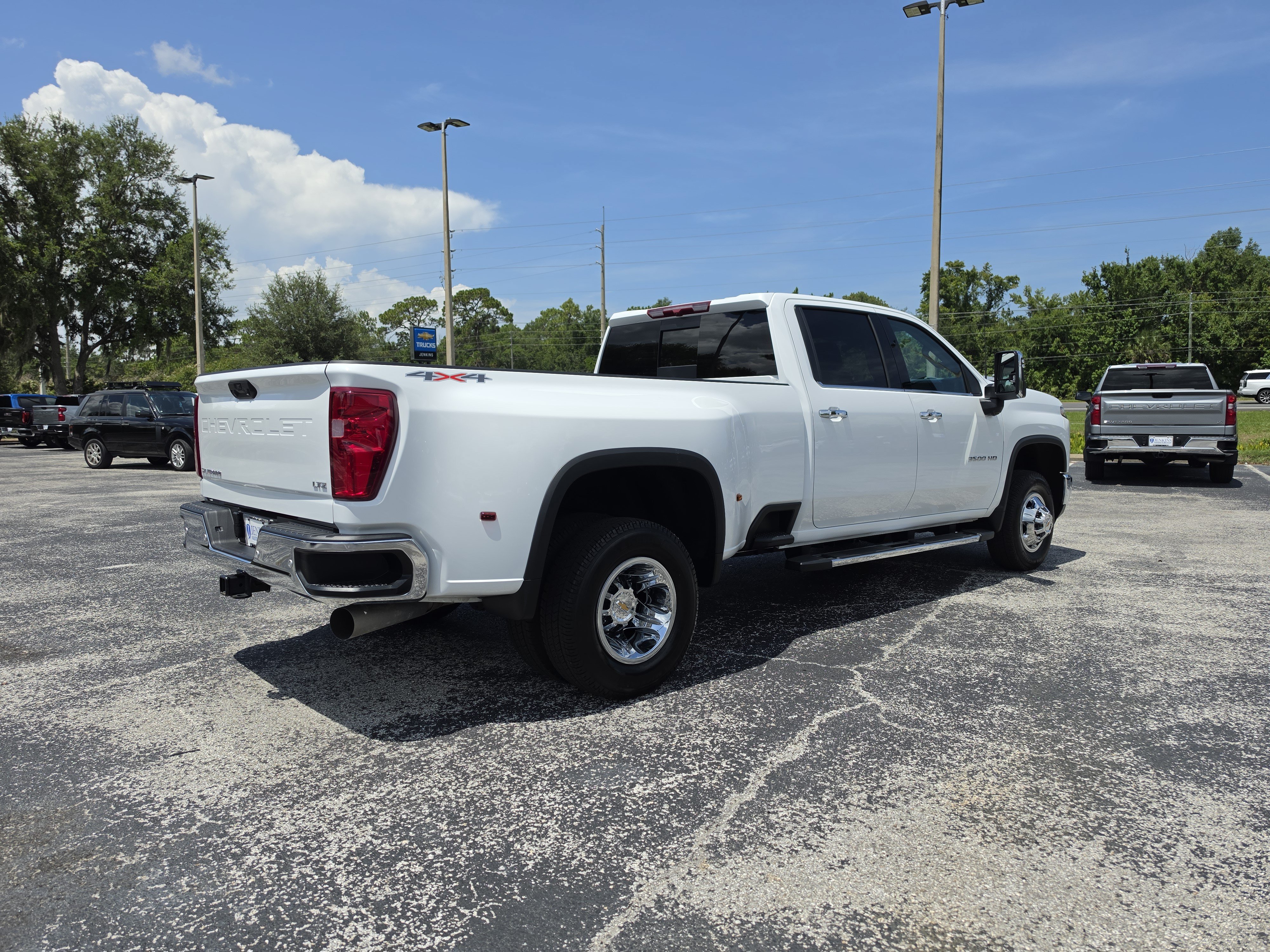 Used 2026 Chevrolet Silverado 3500 LTZ w/ LTZ Plus Package AWD/4WD image 4