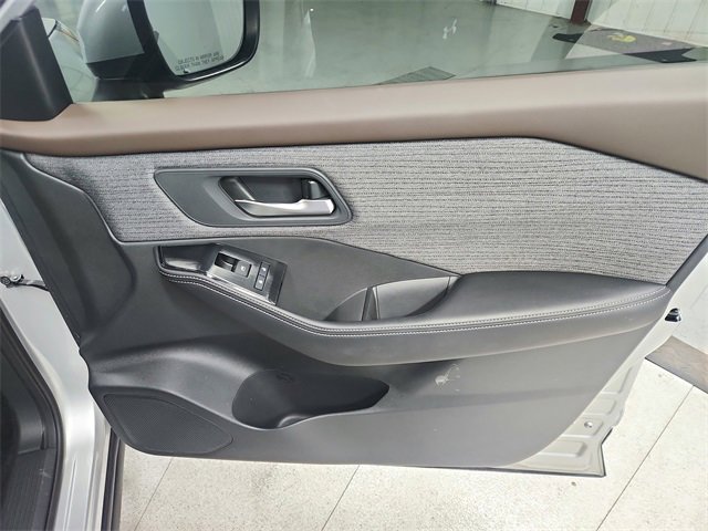 Used 2022 Nissan Rogue SV image 36