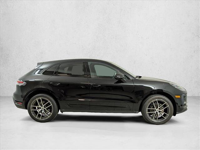 Certified 2025 Porsche Macan AWD/4WD image 8