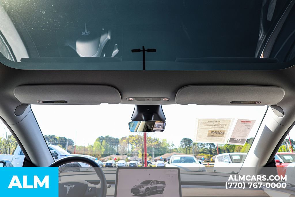 Used 2025 Tesla Model Y Long Range image 52