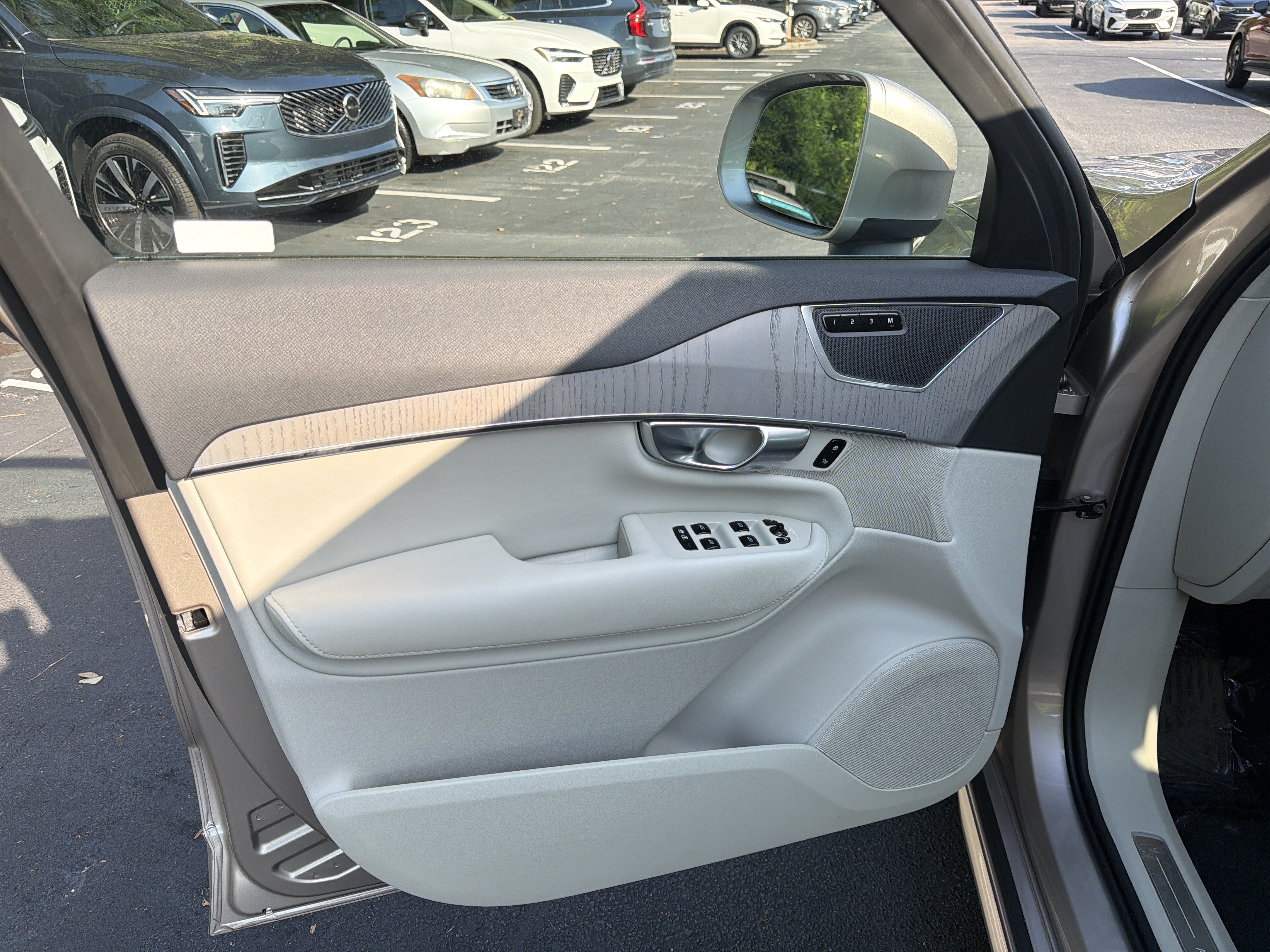 Certified 2024 Volvo XC90 T8 Plus w/ Protection Package AWD/4WD image 14
