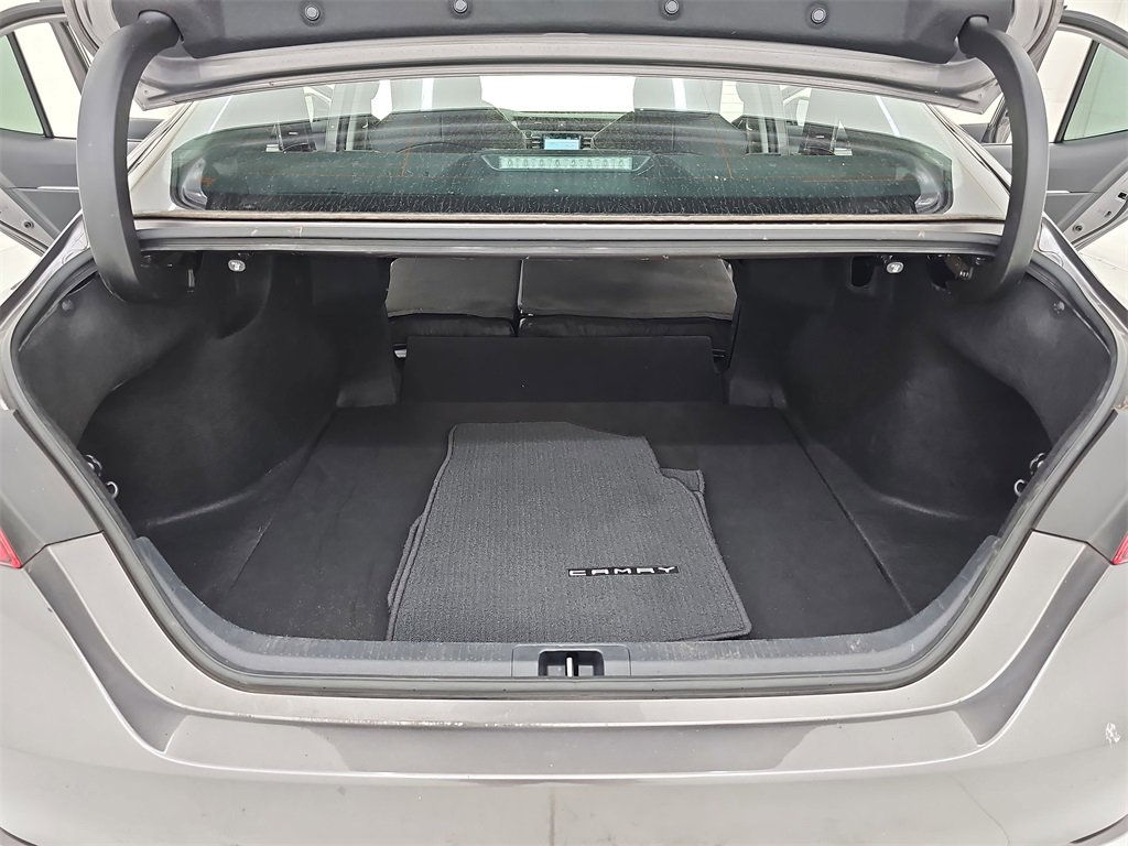 Used 2020 Toyota Camry SE image 15