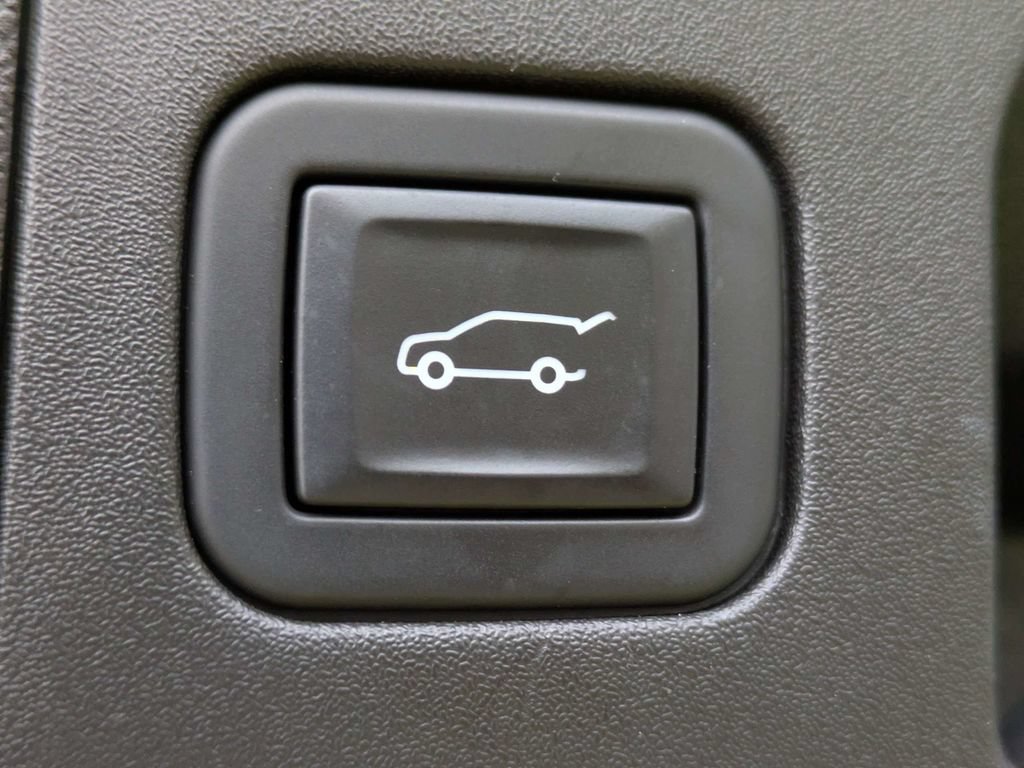 Used 2023 Cadillac XT4 Sport FWD image 14
