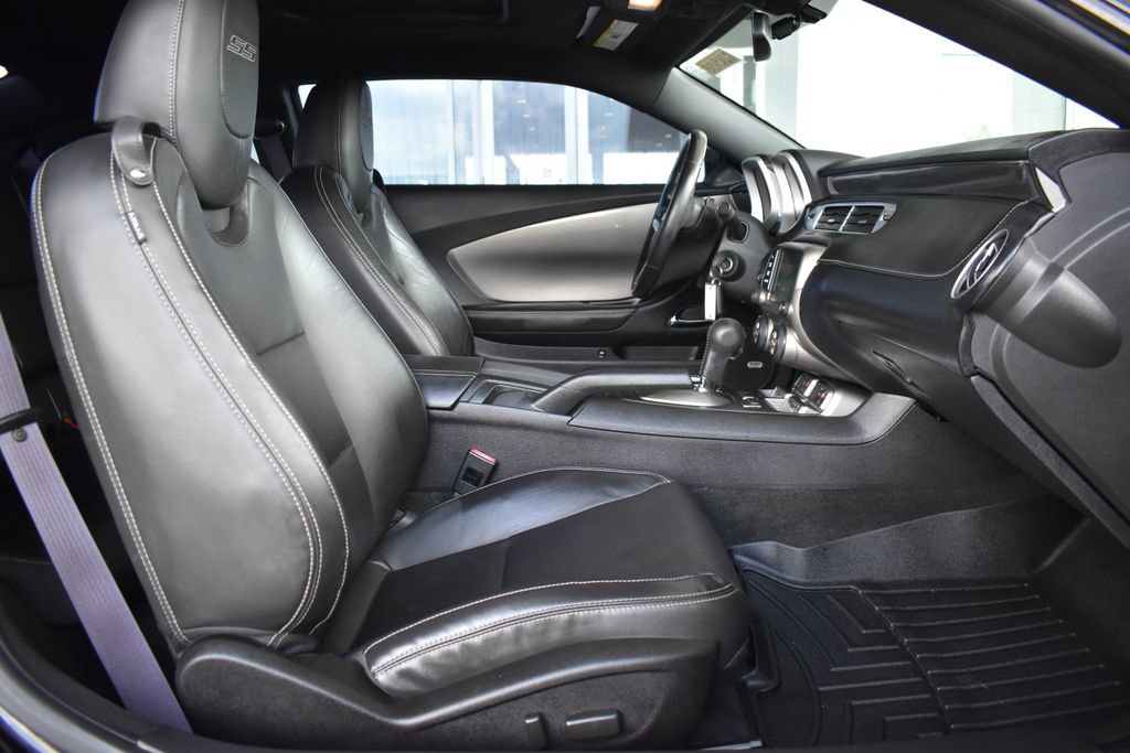 Used 2014 Chevrolet Camaro SS w/ RS Package RWD image 4