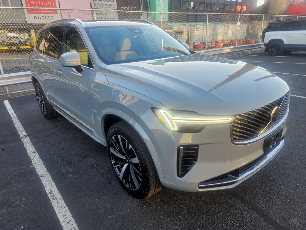 Certified 2025 Volvo XC90 B5 Core AWD/4WD image 30