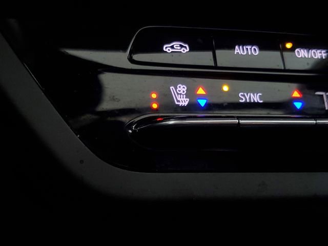 Used 2021 Buick Envision Avenir w/ Technology Package II image 31