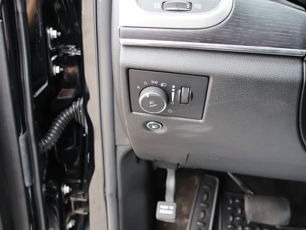 Used 2018 Jeep Grand Cherokee Summit AWD/4WD image 35