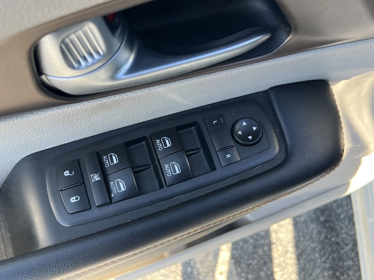 Used 2017 Chrysler Pacifica Touring image 18