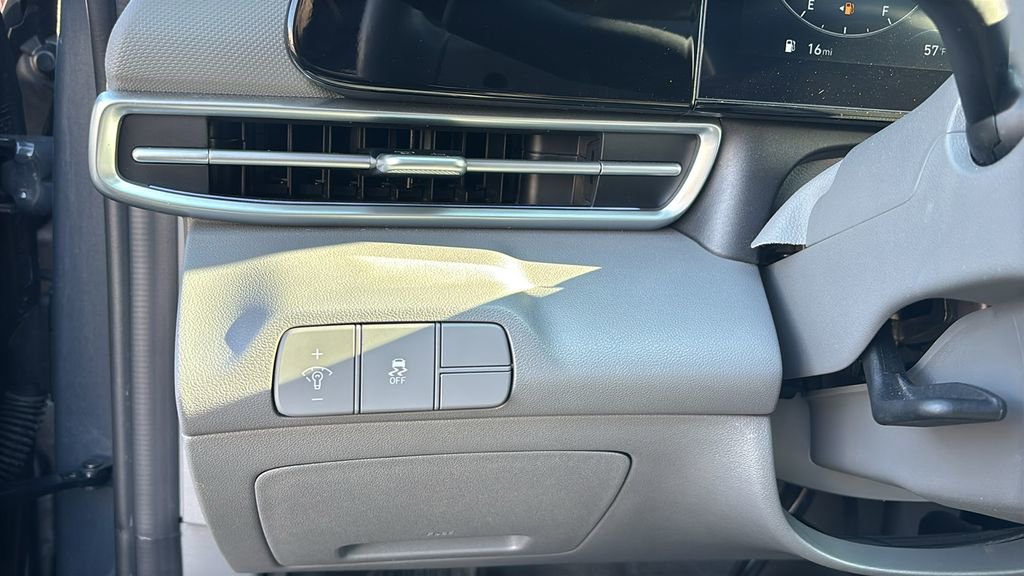 Used 2025 Hyundai Elantra SEL image 15