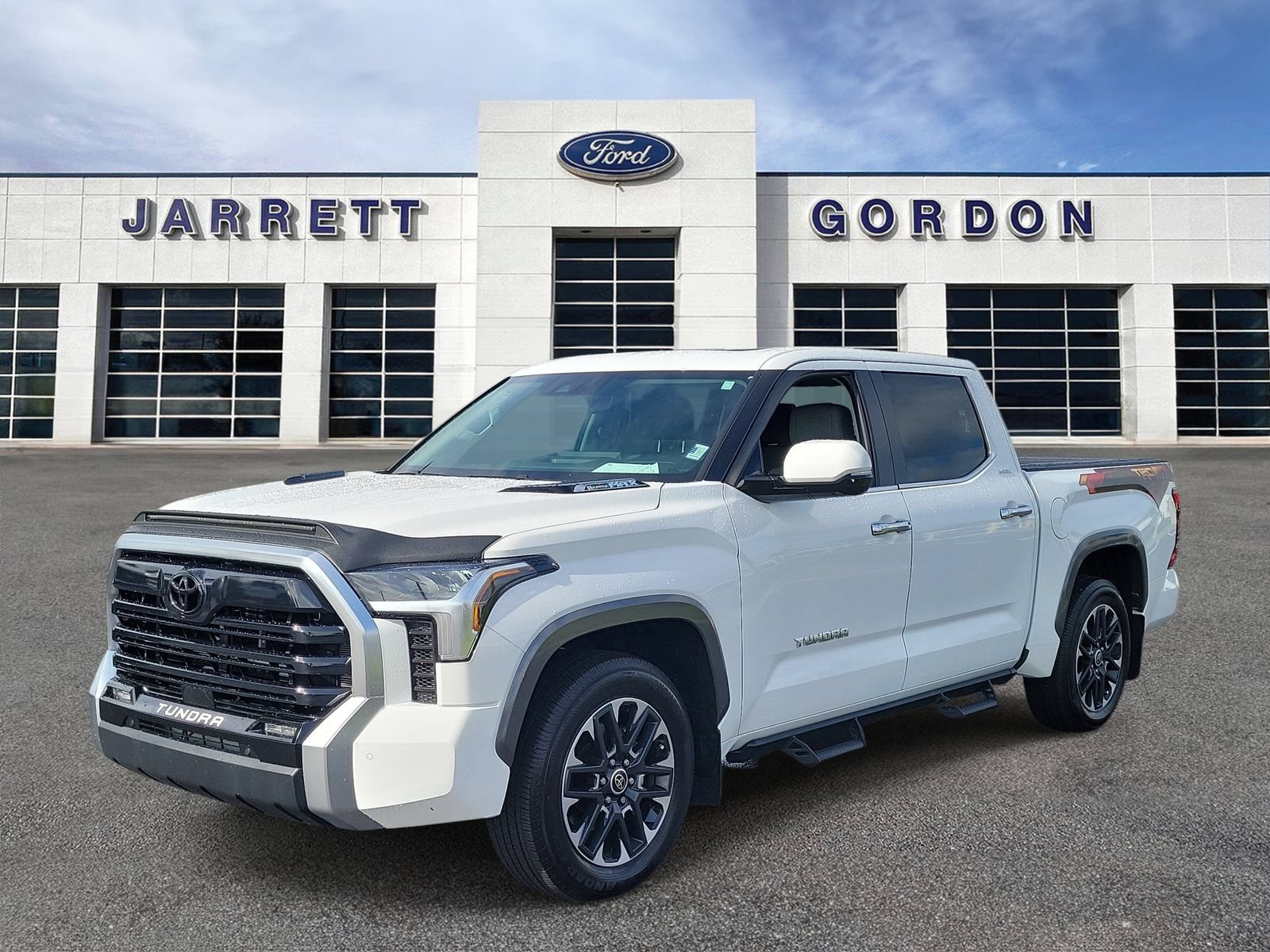 Used 2024 Toyota Tundra Limited w/ Power Package RWD image 2