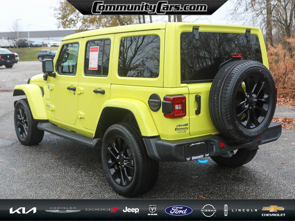 Used 2023 Jeep Wrangler Sahara w/ Cold Weather Group image 5