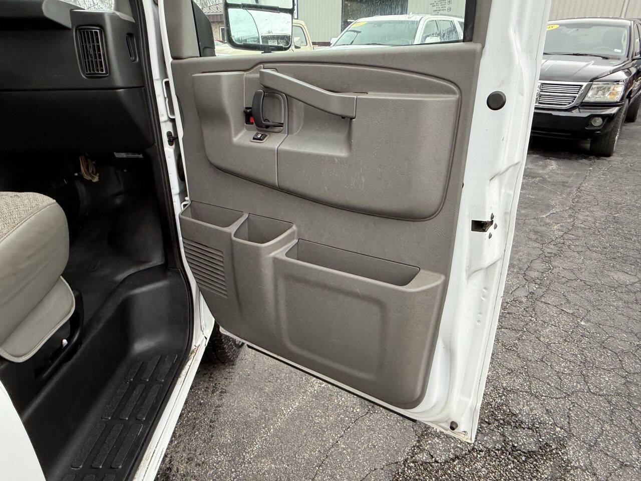 Used 2021 Chevrolet Express 3500 w/ Power Convenience Package image 18