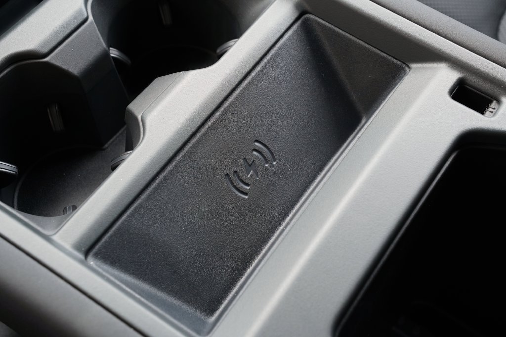 New 2026 Land Rover Defender 130 X-Dynamic SE AWD/4WD image 33