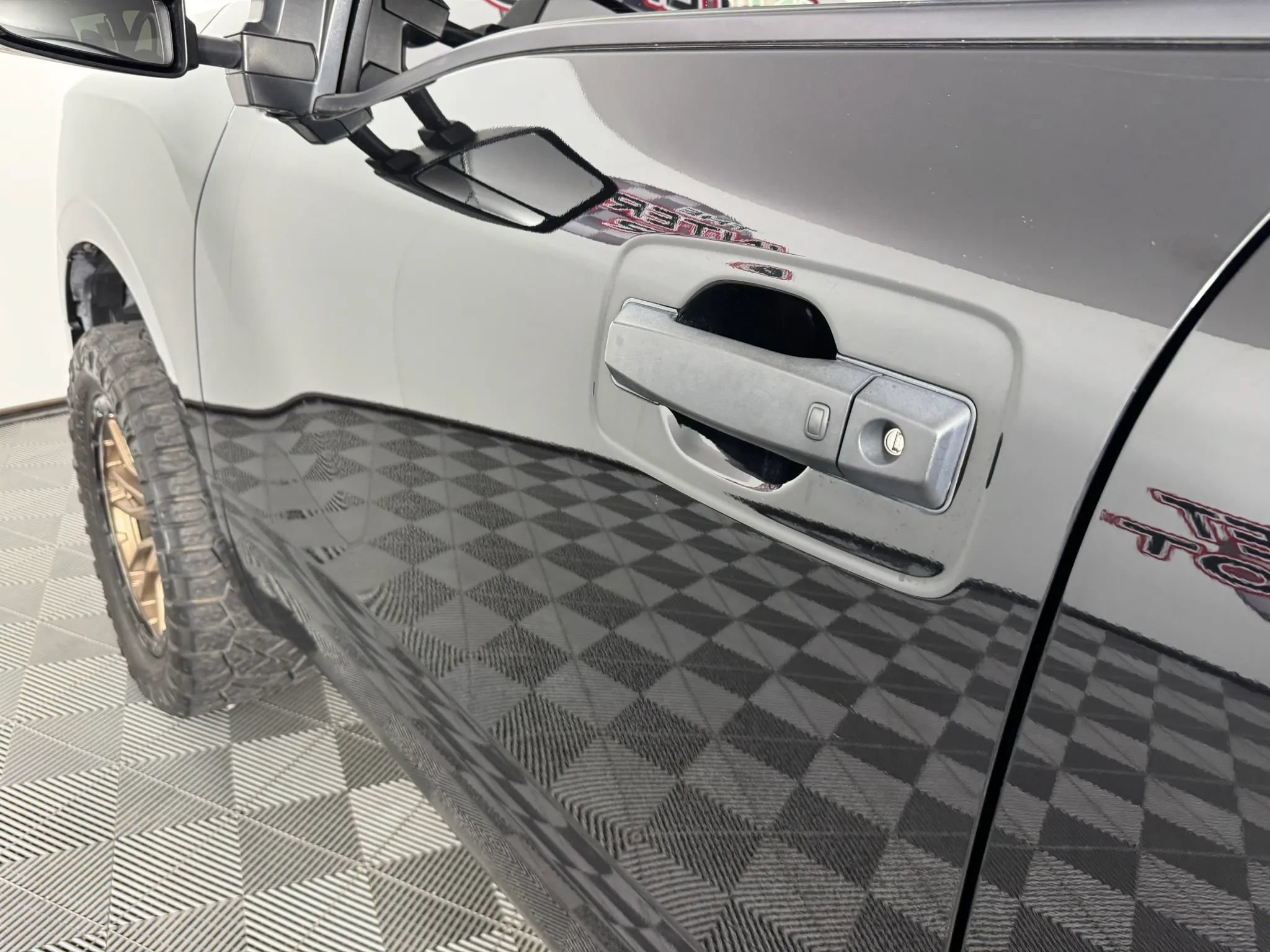 Used 2024 Nissan Titan SV w/ SV Convenience Package AWD/4WD image 24