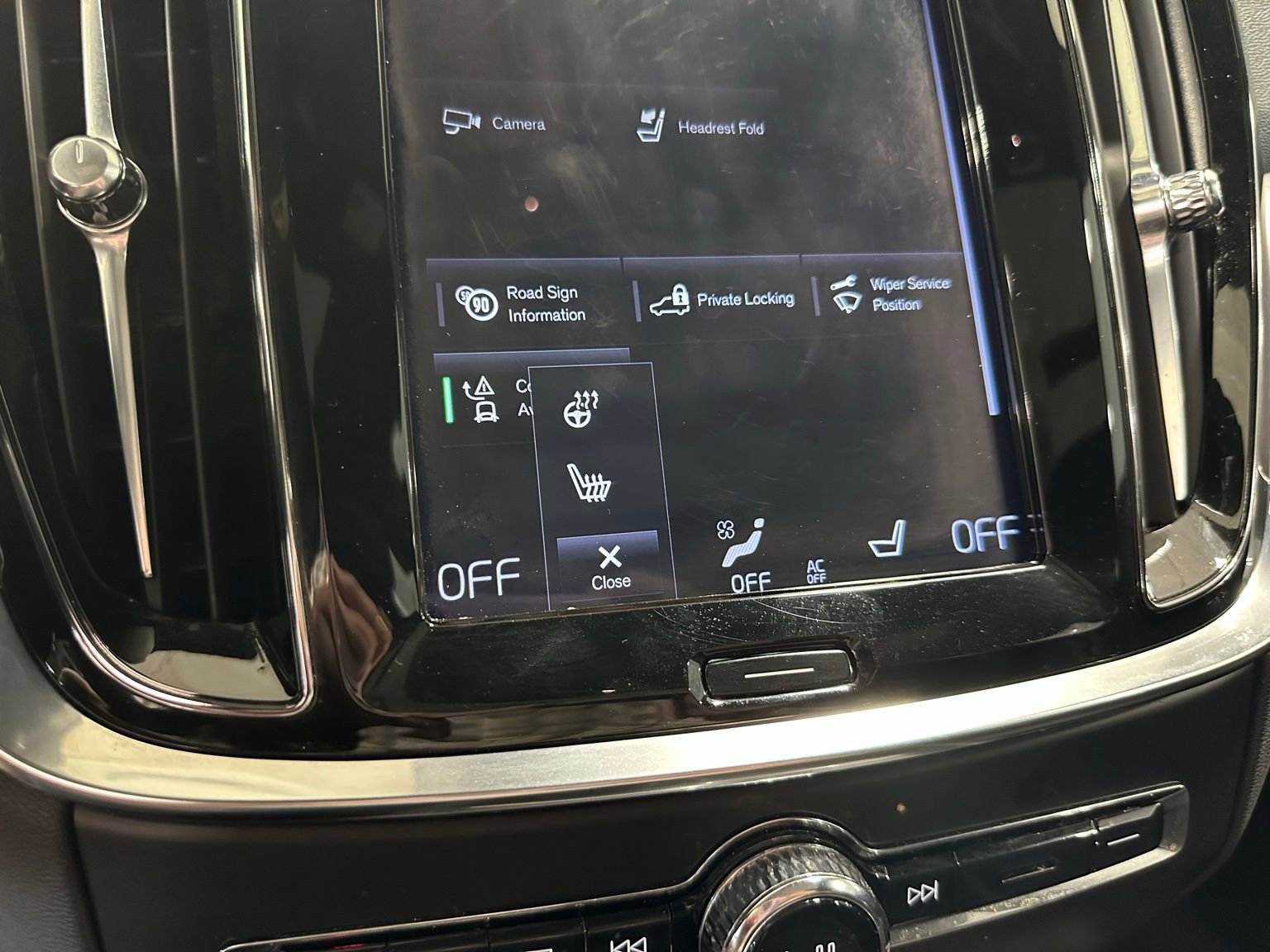 Used 2020 Volvo S60 T5 Momentum image 29